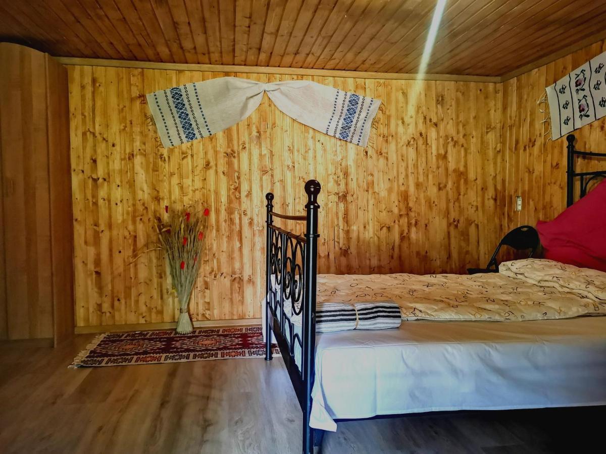Lângă Stână Hotel Curtea de Argeş Quarto foto