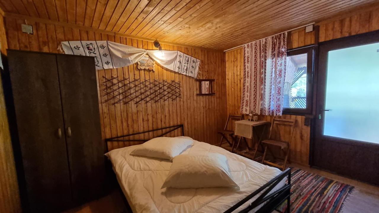 Lângă Stână Hotel Curtea de Argeş Exterior foto