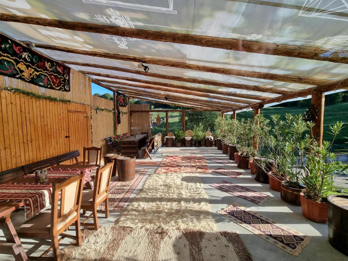 Lângă Stână Hotel Curtea de Argeş Exterior foto