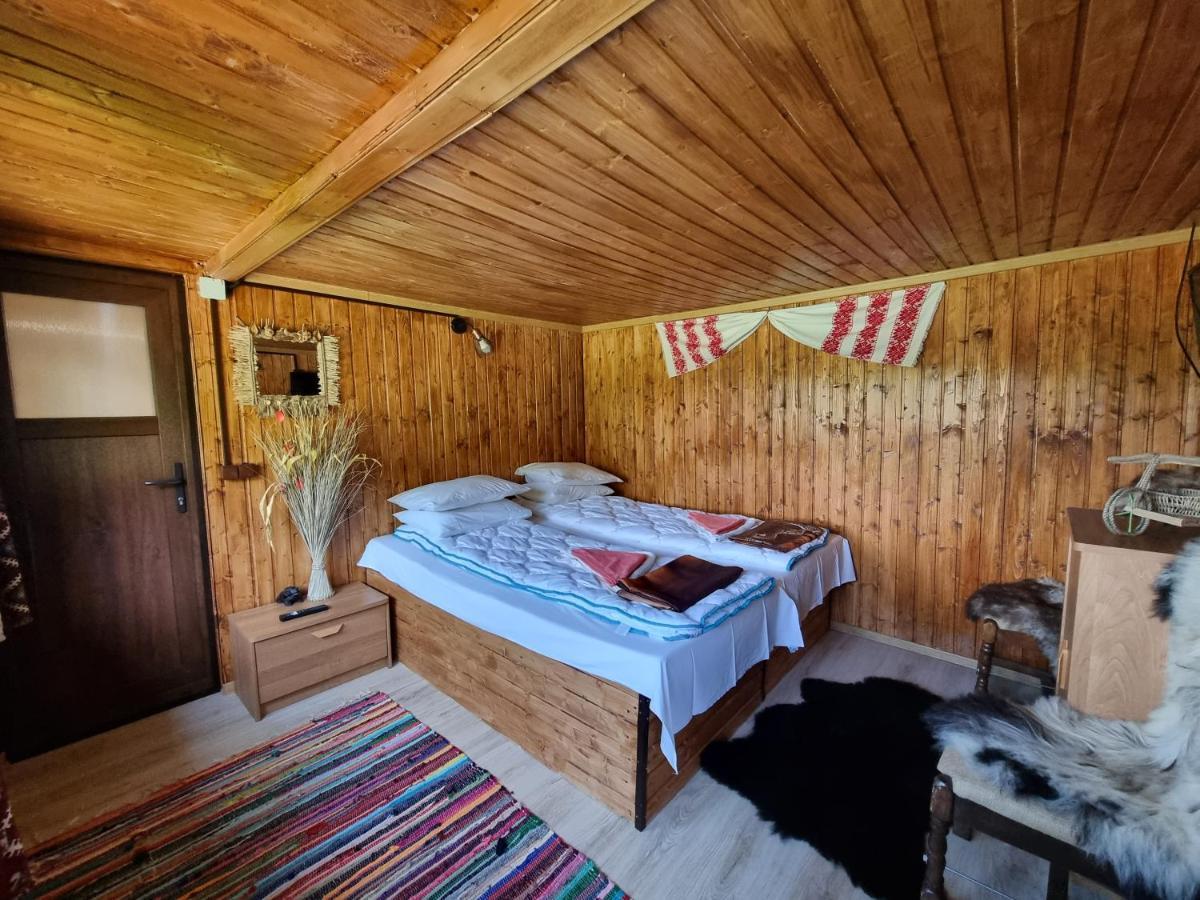 Lângă Stână Hotel Curtea de Argeş Exterior foto