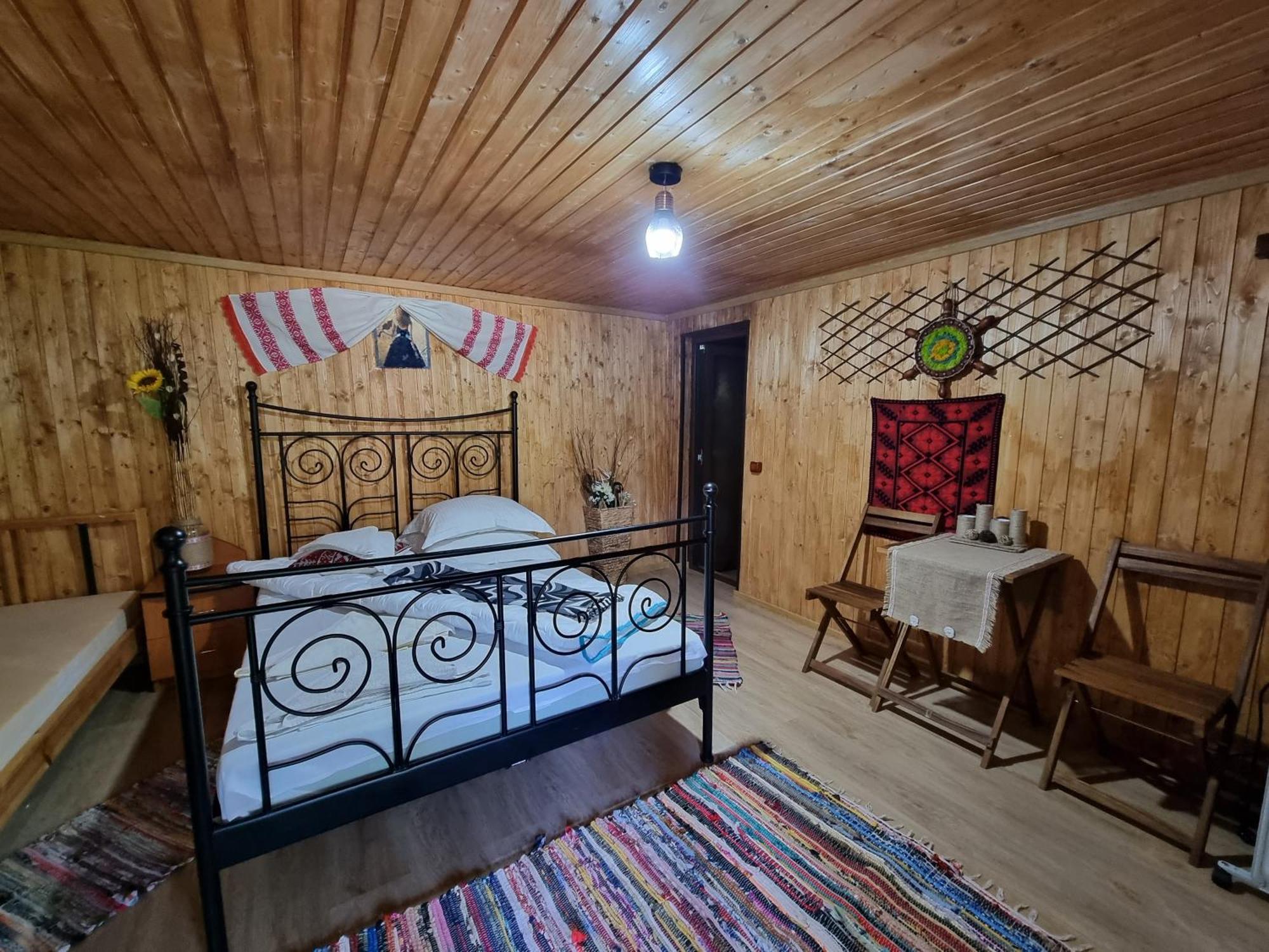 Lângă Stână Hotel Curtea de Argeş Quarto foto